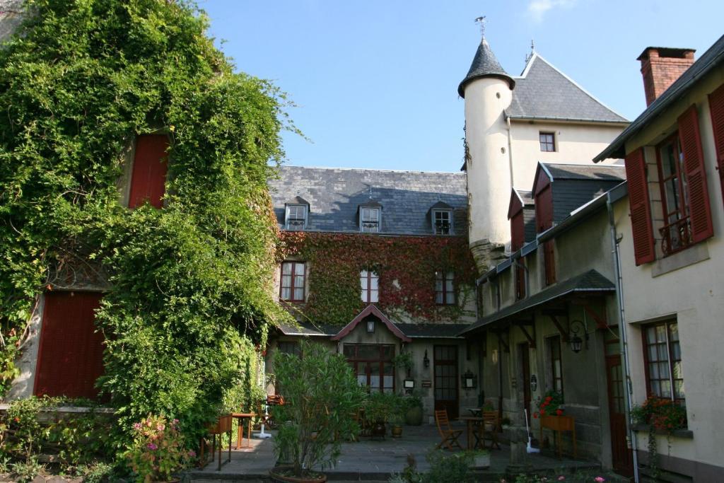 Castel Hotel 1904 Saint-Gervais-d'Auvergne Exterior photo